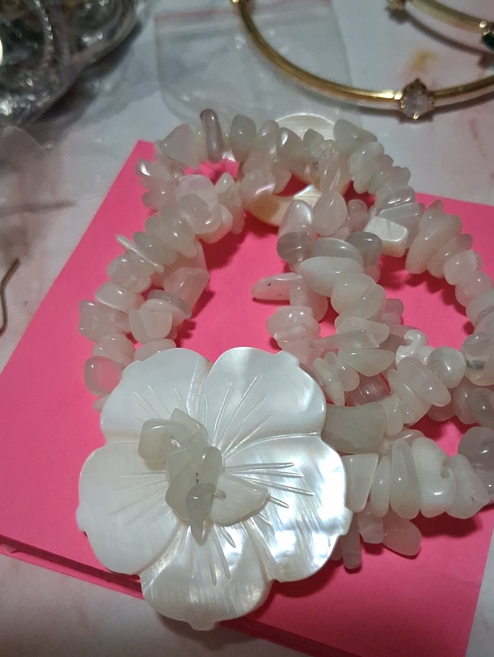 Source Unknown White Mother-of-Pearl Flower Stretch Bracelet